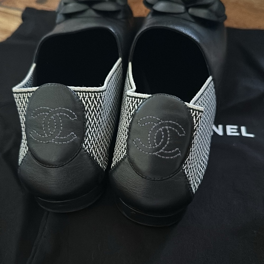100% Authentic Chanel black Loafers with box  and 2 dust bags - Picture 4 of 7